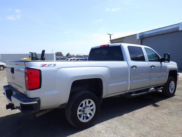 Image of Chevrolet 2500HD equipment image 2