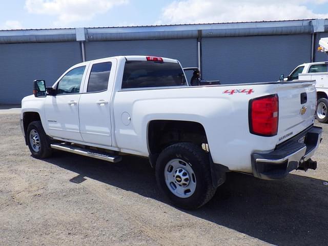 Image of Chevrolet 2500HD equipment image 3