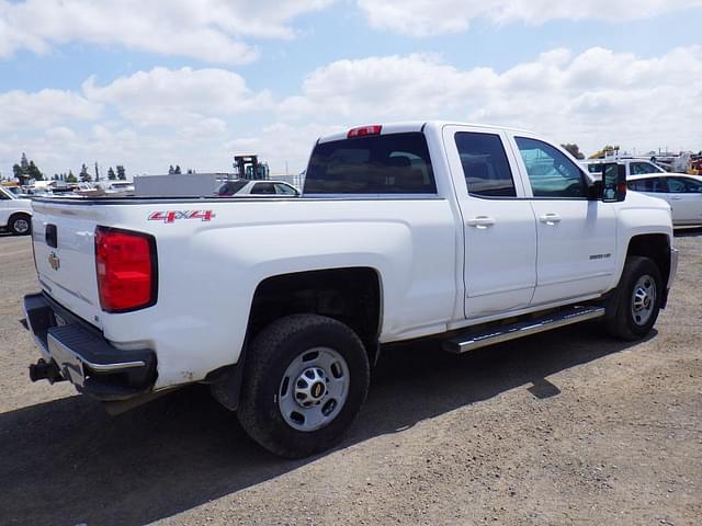 Image of Chevrolet 2500HD equipment image 2