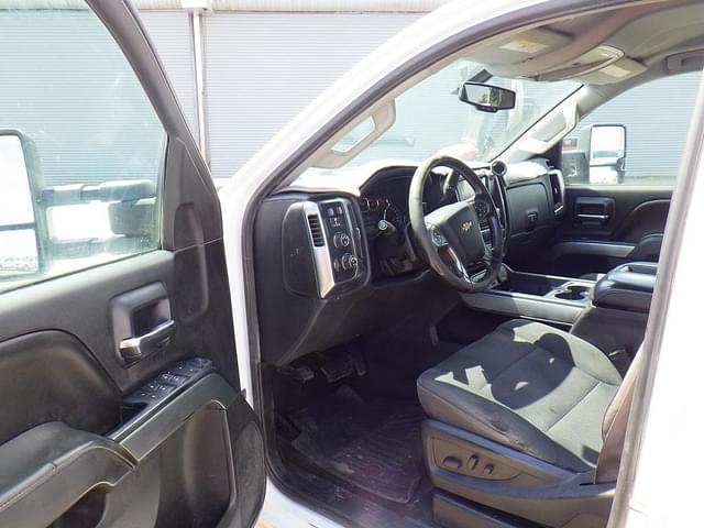 Image of Chevrolet 2500HD equipment image 4