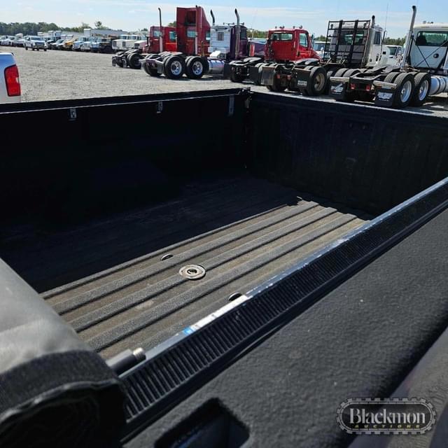 Image of Chevrolet 2500HD equipment image 2