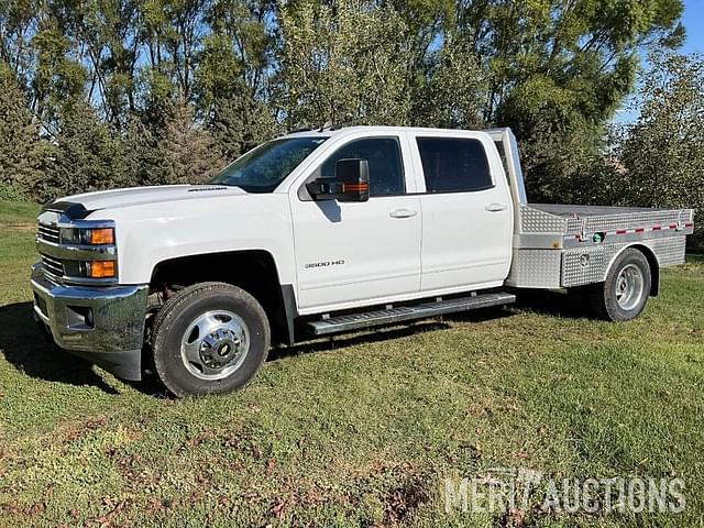 Image of Chevrolet 3500 equipment image 1