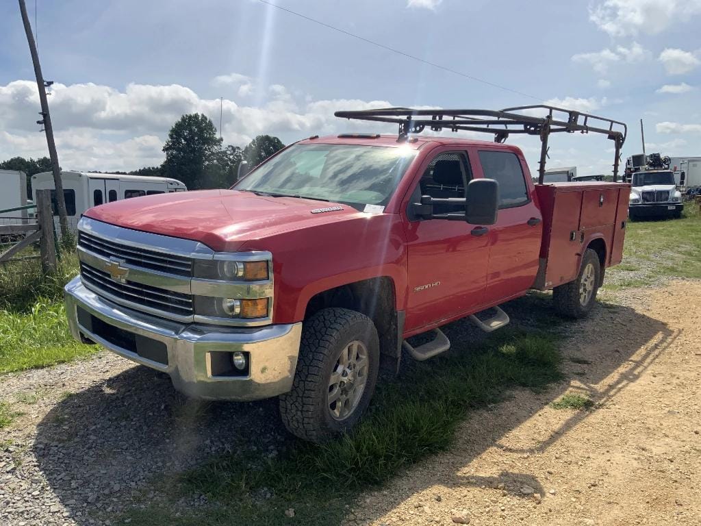 2015 Chevrolet 3500 Equipment Image0