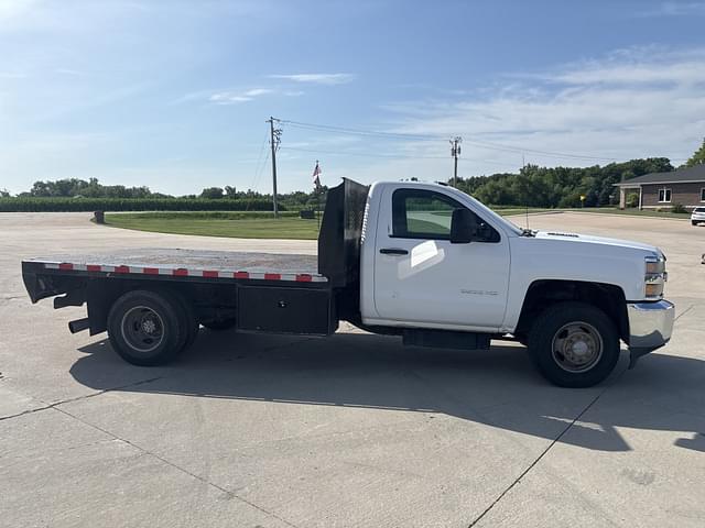 Image of Chevrolet 3500 equipment image 4