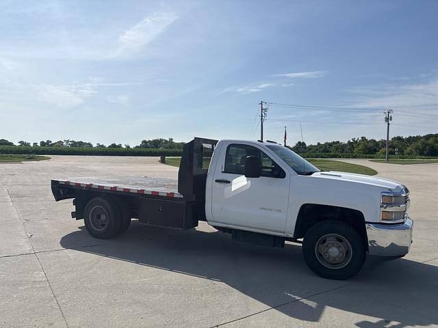Image of Chevrolet 3500 equipment image 3