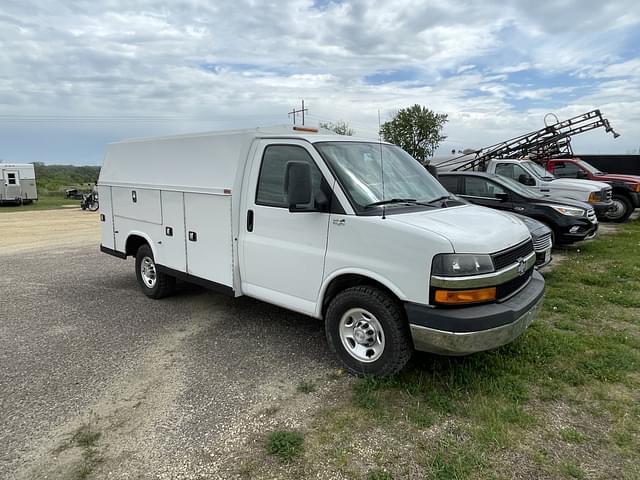 Image of Chevrolet 3500 equipment image 2