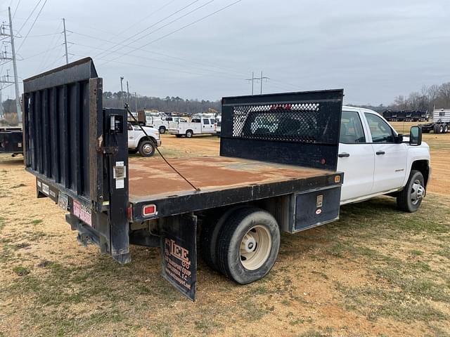 Image of Chevrolet 3500 equipment image 2