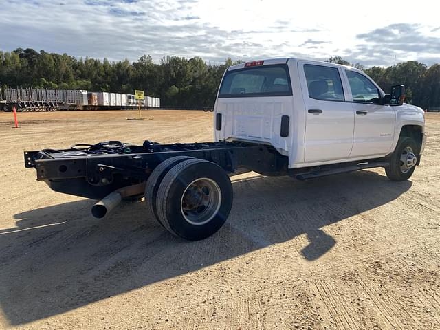 Image of Chevrolet 3500HD equipment image 2