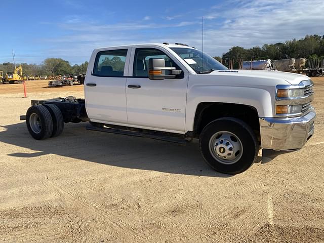 Image of Chevrolet 3500HD equipment image 3