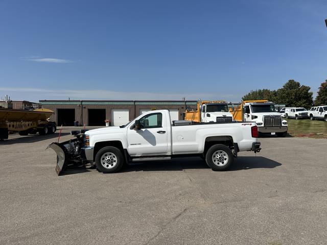 Image of Chevrolet 3500 equipment image 3