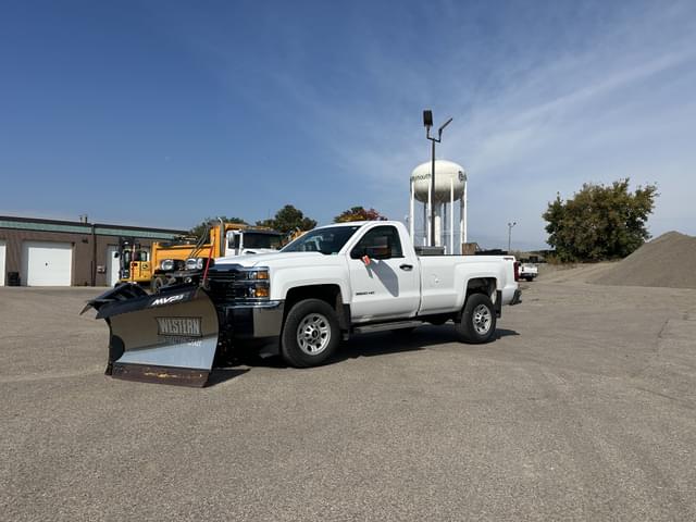Image of Chevrolet 3500 equipment image 1