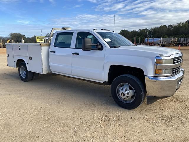 Image of Chevrolet 3500HD equipment image 3