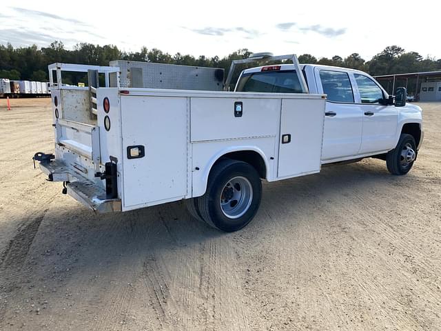 Image of Chevrolet 3500HD equipment image 2