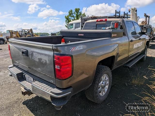Image of Chevrolet 3500 equipment image 2