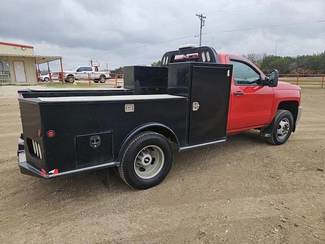 Image of Chevrolet 3500 equipment image 4