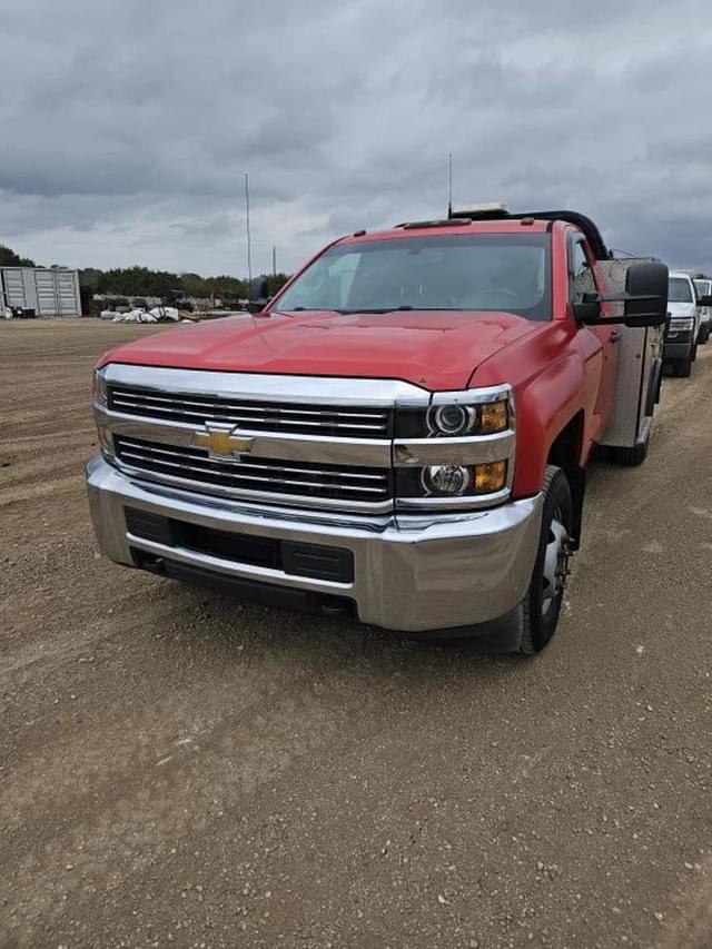 Image of Chevrolet 3500 equipment image 1