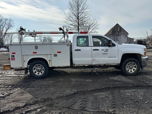 Image of Chevrolet 3500HD equipment image 3