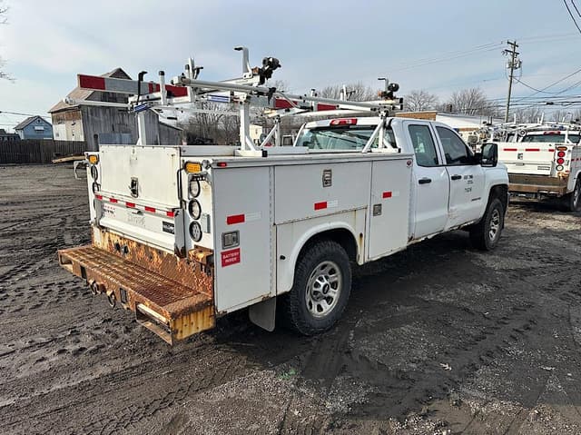 Image of Chevrolet 3500HD equipment image 4