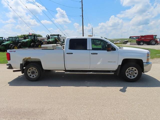 Image of Chevrolet 3500HD equipment image 4