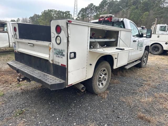 Image of Chevrolet 3500HD equipment image 3