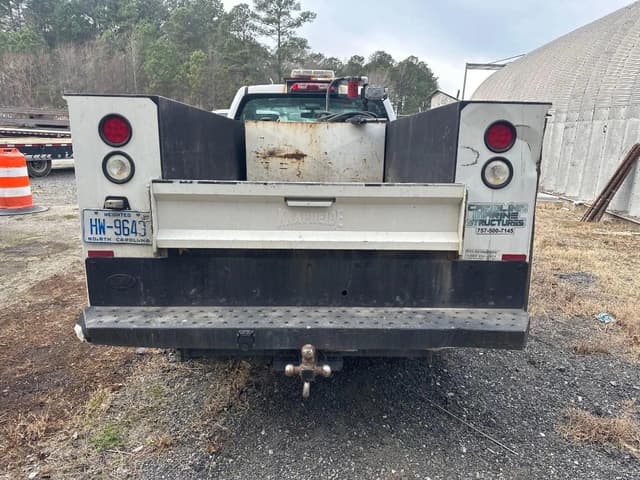 Image of Chevrolet 3500HD equipment image 4