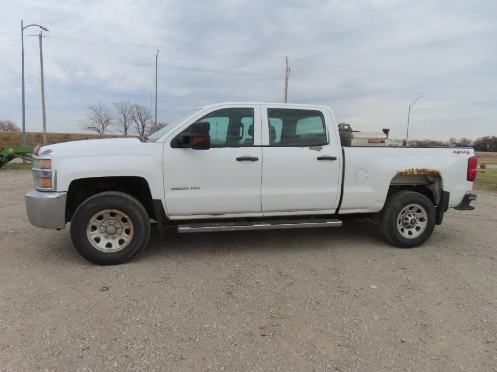 2015 Chevrolet 3500HD Equipment Image0
