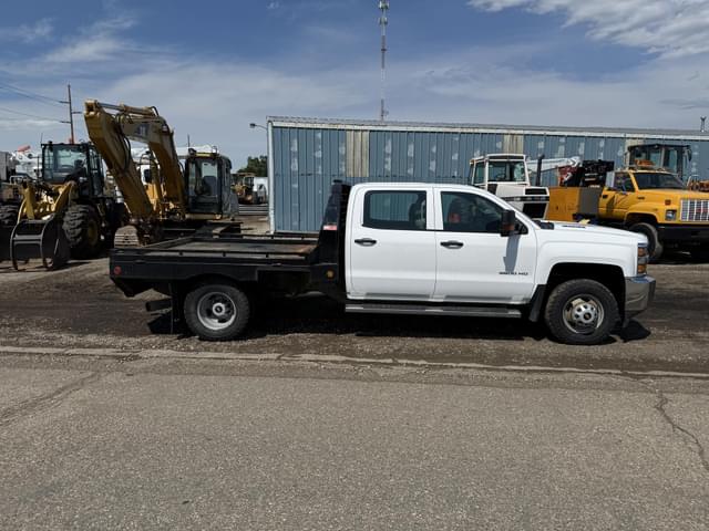 Image of Chevrolet 3500HD equipment image 2