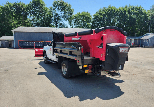 Image of Chevrolet 3500HD equipment image 2