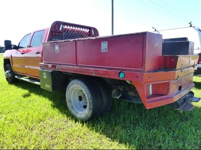 Image of Chevrolet 3500HD equipment image 3