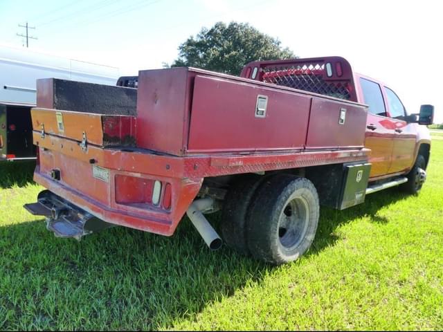 Image of Chevrolet 3500HD equipment image 2