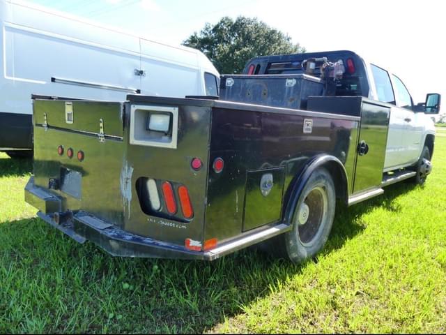 Image of Chevrolet 3500HD equipment image 2