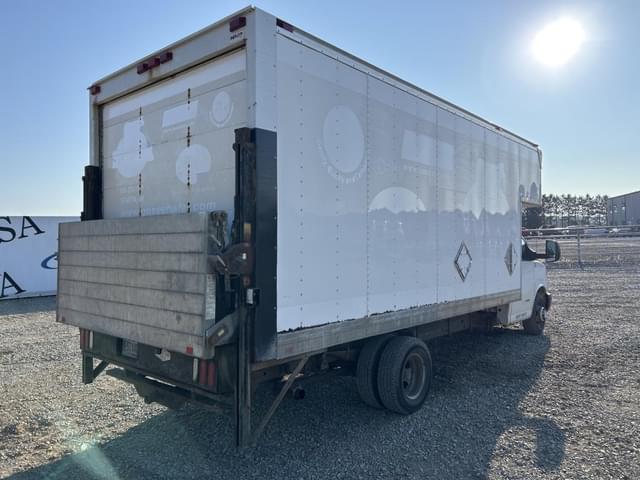 Image of Chevrolet 4500 equipment image 4