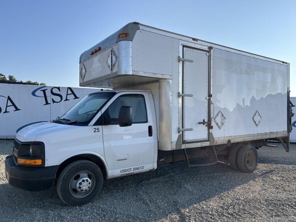 2015 Chevrolet 4500 Equipment Image0
