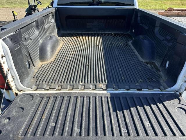 Image of Chevrolet 2500HD equipment image 4