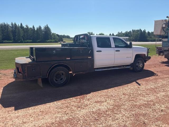 Image of Chevrolet 3500HD equipment image 4