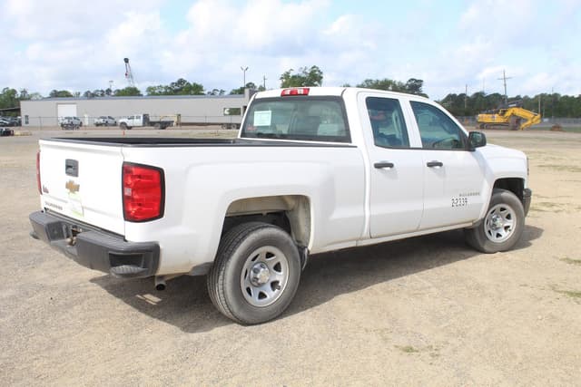 Image of Chevrolet 1500 equipment image 3