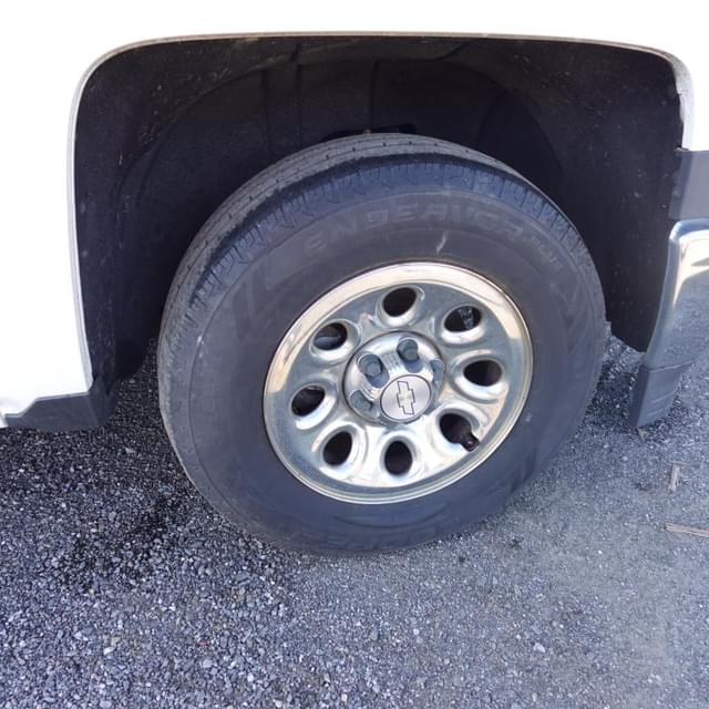 Image of Chevrolet 1500 equipment image 4