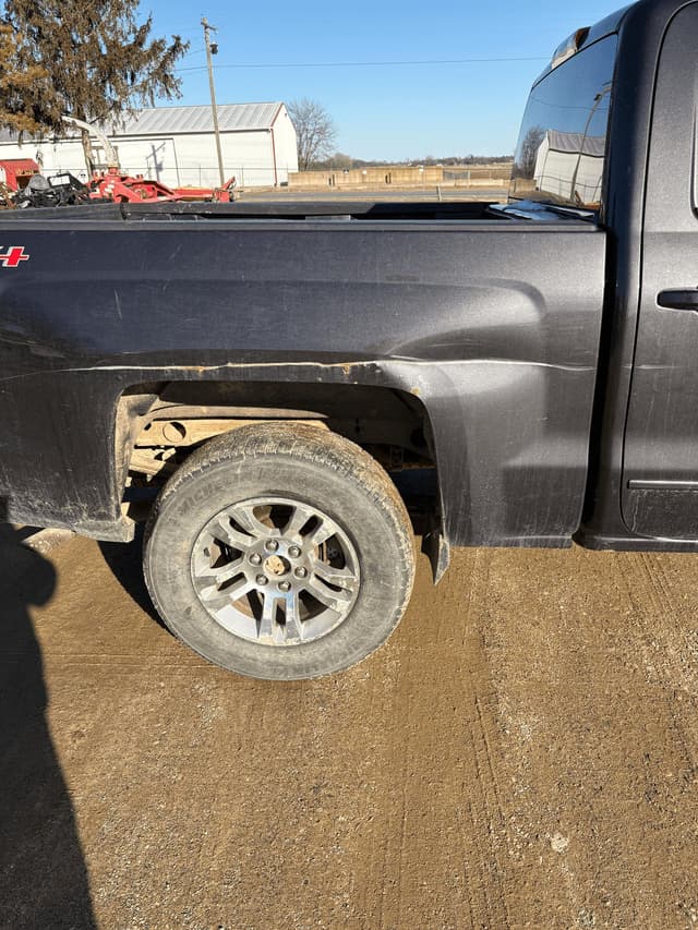 Image of Chevrolet Silverado equipment image 3