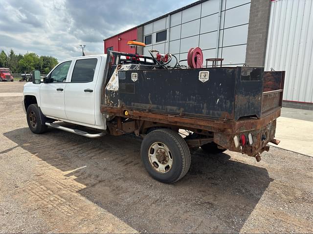 Image of Chevrolet Silverado equipment image 3