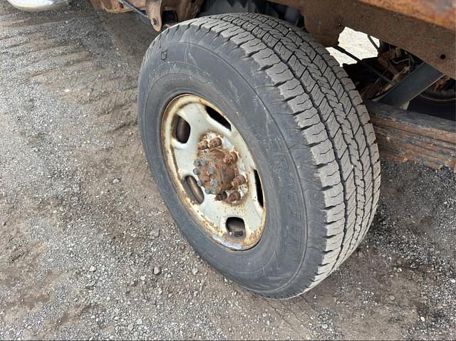 Image of Chevrolet Silverado equipment image 4