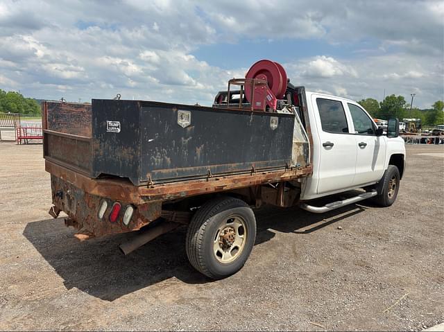 Image of Chevrolet Silverado equipment image 2