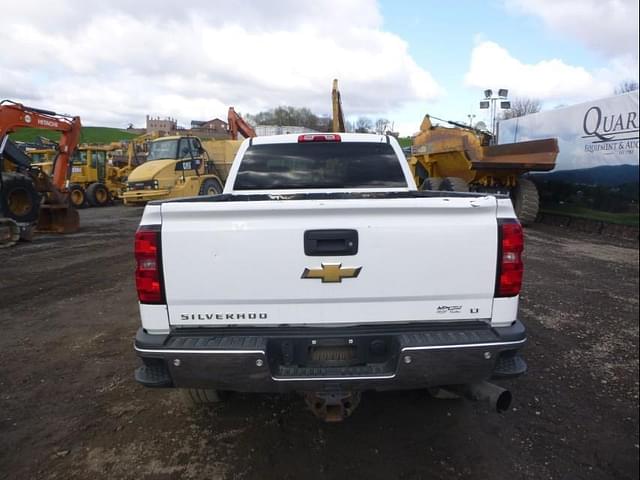Image of Chevrolet 2500 equipment image 3