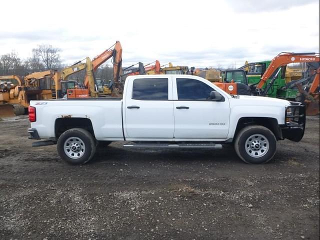Image of Chevrolet 2500 equipment image 2