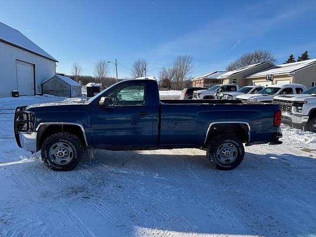 Image of Chevrolet 2500 equipment image 2
