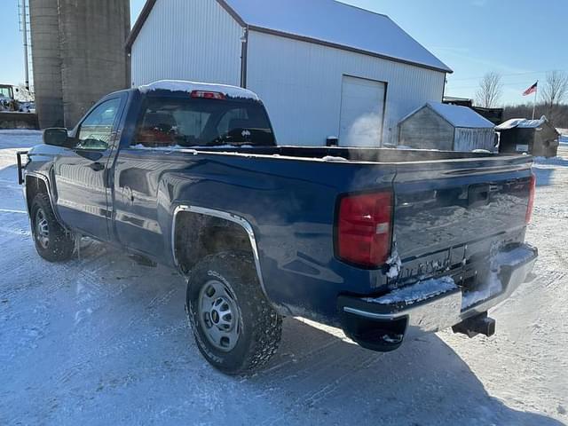 Image of Chevrolet 2500 equipment image 3