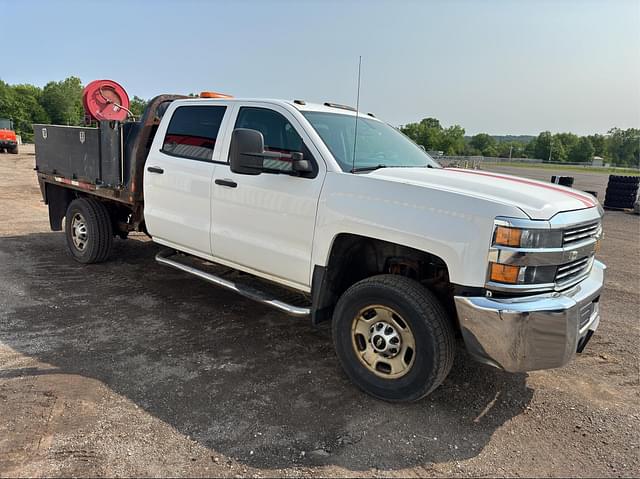 Image of Chevrolet 2500 equipment image 1