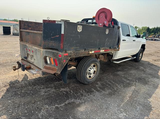 Image of Chevrolet 2500 equipment image 2
