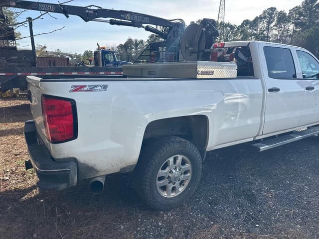 Image of Chevrolet 2500HD equipment image 3