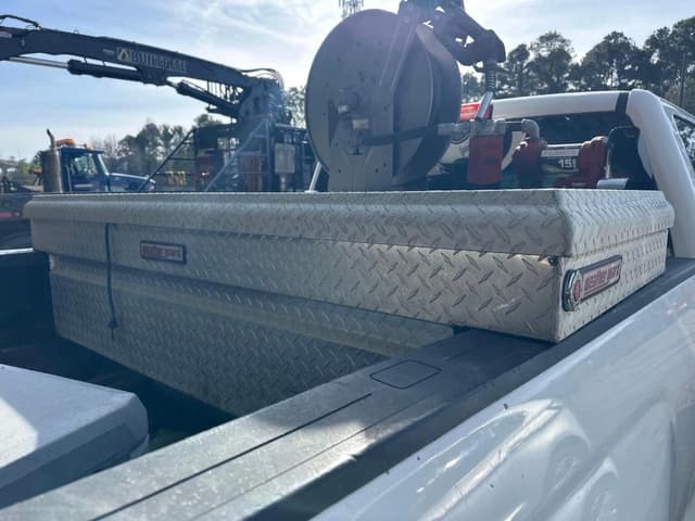 Image of Chevrolet 2500HD equipment image 4