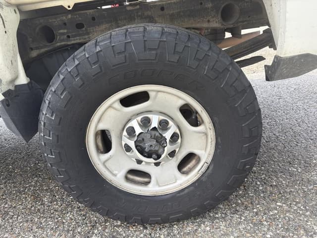 Image of Chevrolet 2500HD equipment image 4